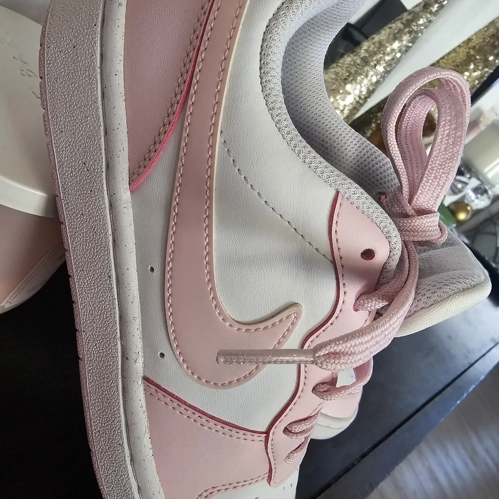 Nike Big Girls Borough Low 2 SE Casual  Sneakers in Pink and White
